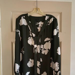 Ann Taylor Green White Floral Blouse